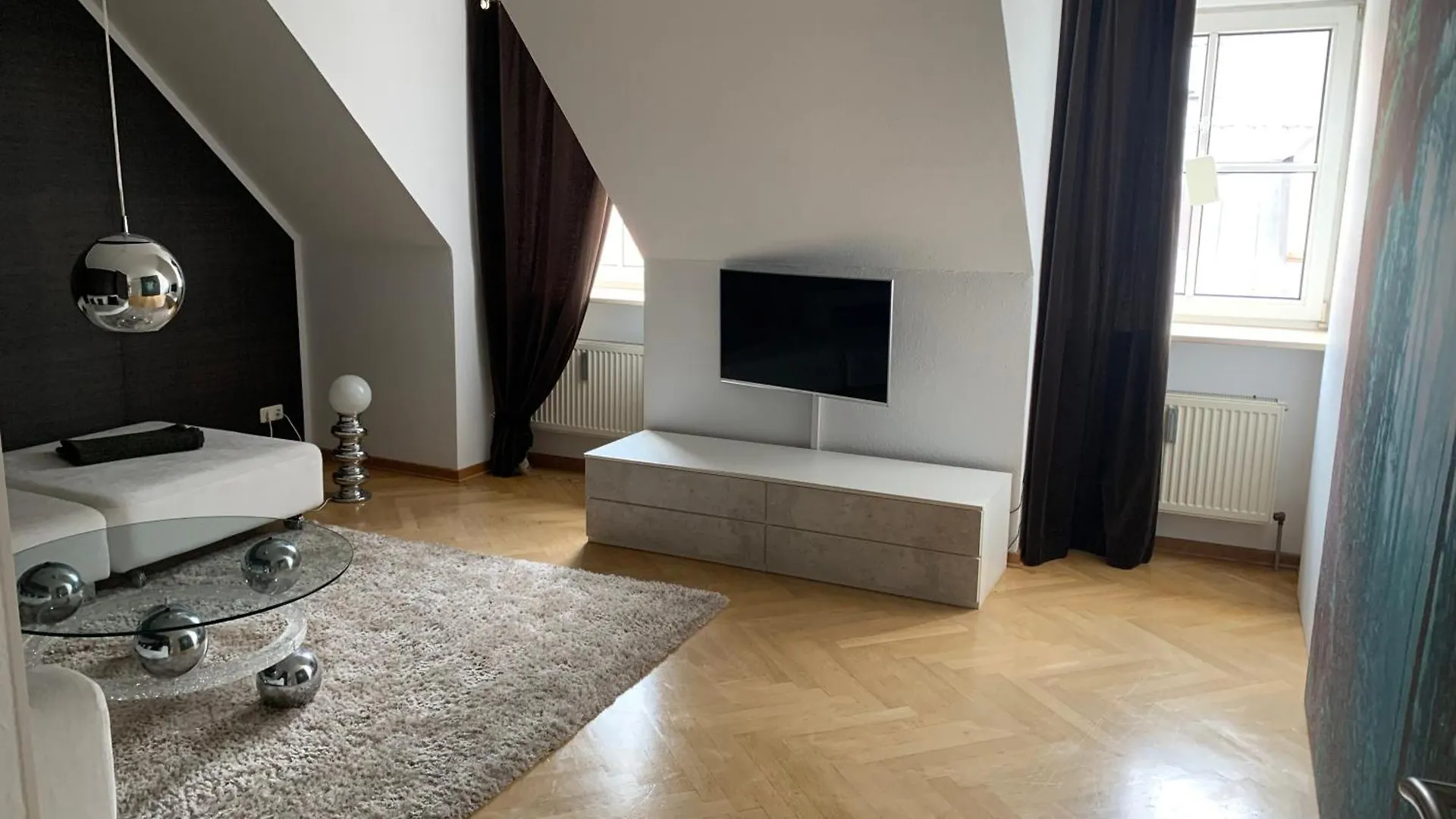 Muc Apartment ile iletişim